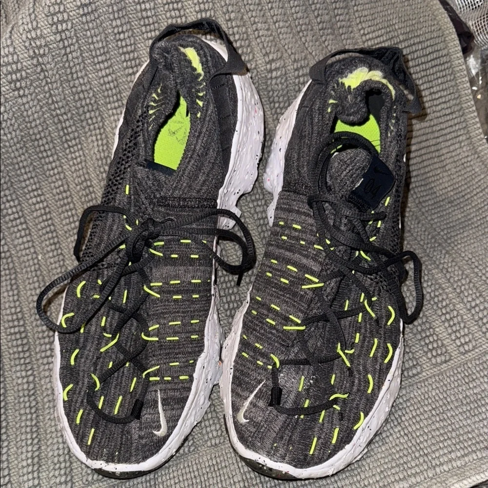 Nike Space Hippie 04 Shoes Mens 9.5 Black Volt Lace Up Running Sneaker